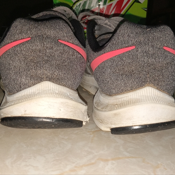 Women's Nike Air Max - Picture 2 of 6